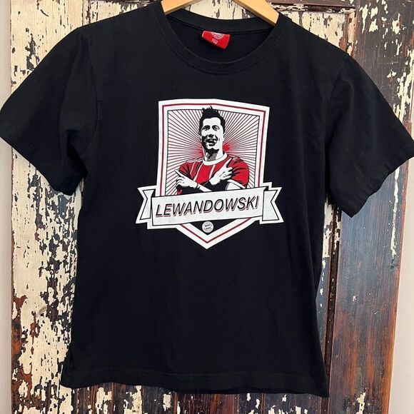Youth FC Bayern Munich Robert Lewandowski 9 Soccer Youth Medium T-shirt. - Picture 1 of 6